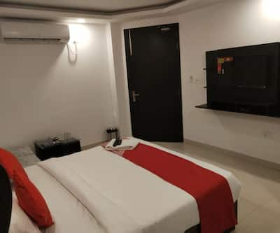 https://imgcld.yatra.com/ytimages/image/upload/t_hotel_yatra_city_desktop/v1550218754/Hotel/New Delhi/00147648/Overview_XbnfyY.jpg